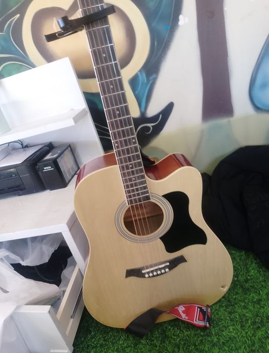 Гитара          .