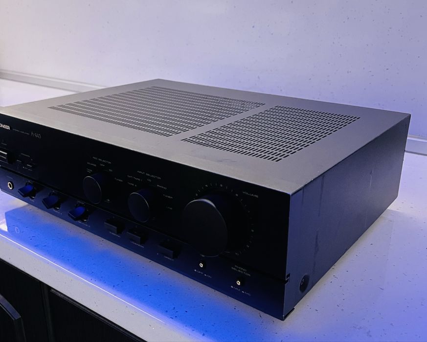 Pioneer A-443 стерео усиловател.