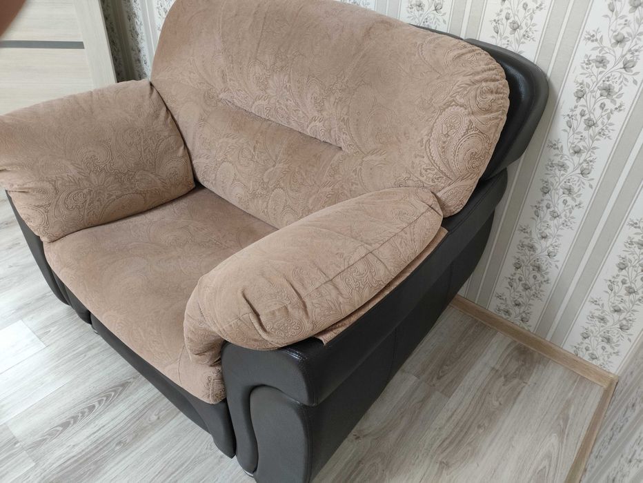 Диван + кресло, диван секционный можно собрать два средних