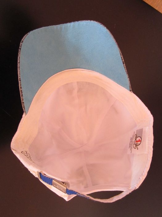 колекционерска бяла шапка за световната купа по ски в Банско