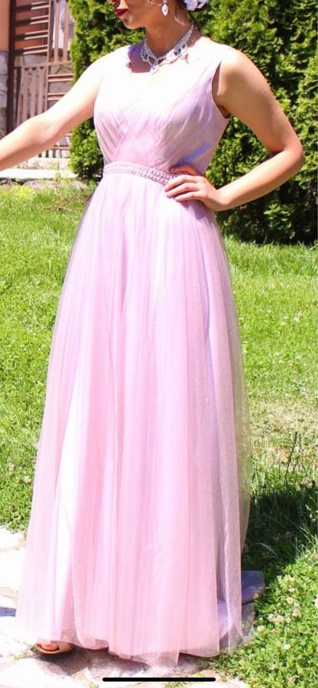 Розова рокля с воал
