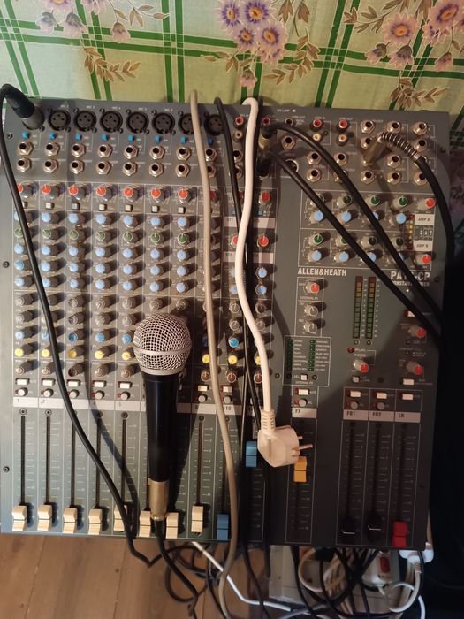 vând sau schimb mixer pasiv perfect funcțional, cu efecte de voce foar