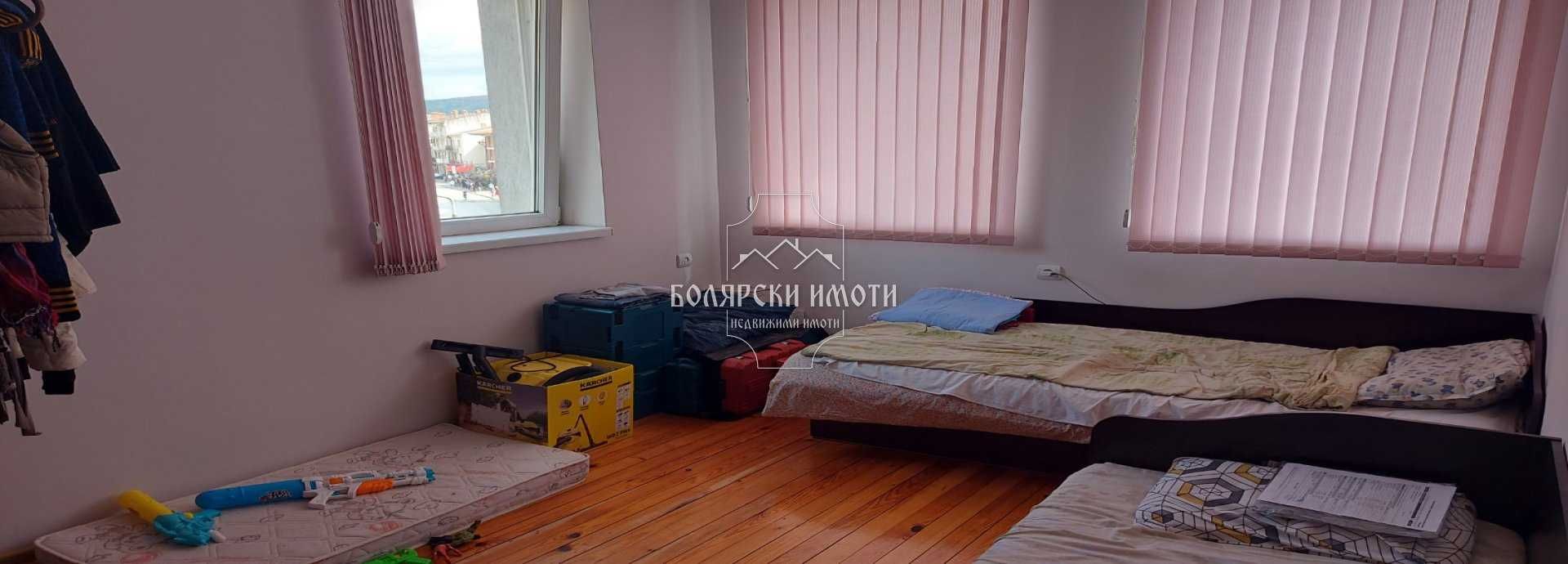 Панорамен етаж от къща в Център