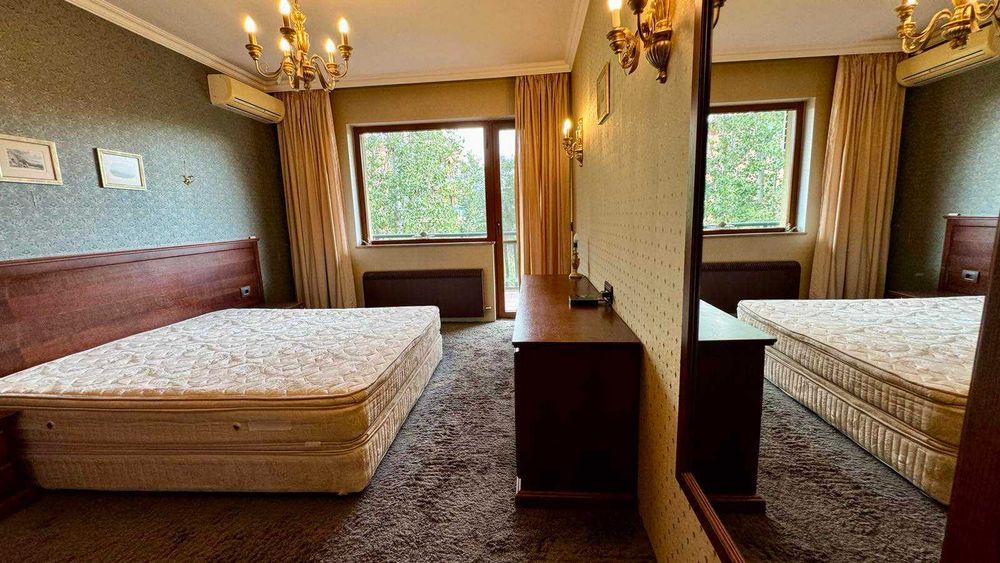 Продава се Тристаен апартамент в София, Витоша - 142 кв.м за 3200 €/кв.м - Снимка #1