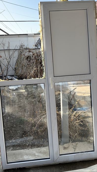 Пластиковое окно с дверью