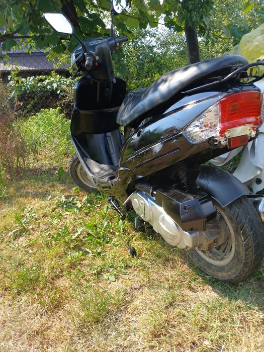 Vând scuter în 4 timpi motor de 80cc cu acte