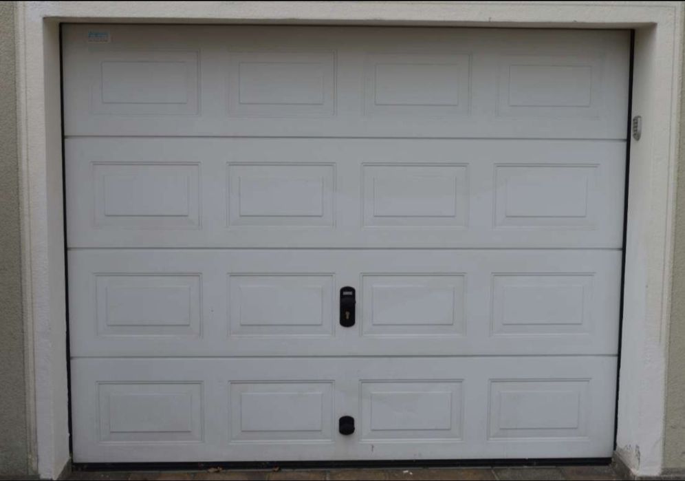Uși de garaj cu motor