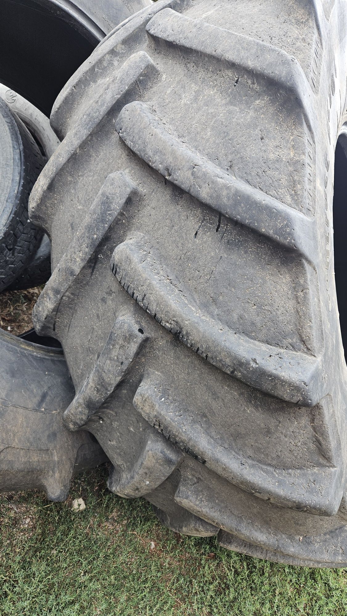650/75R32 Continental