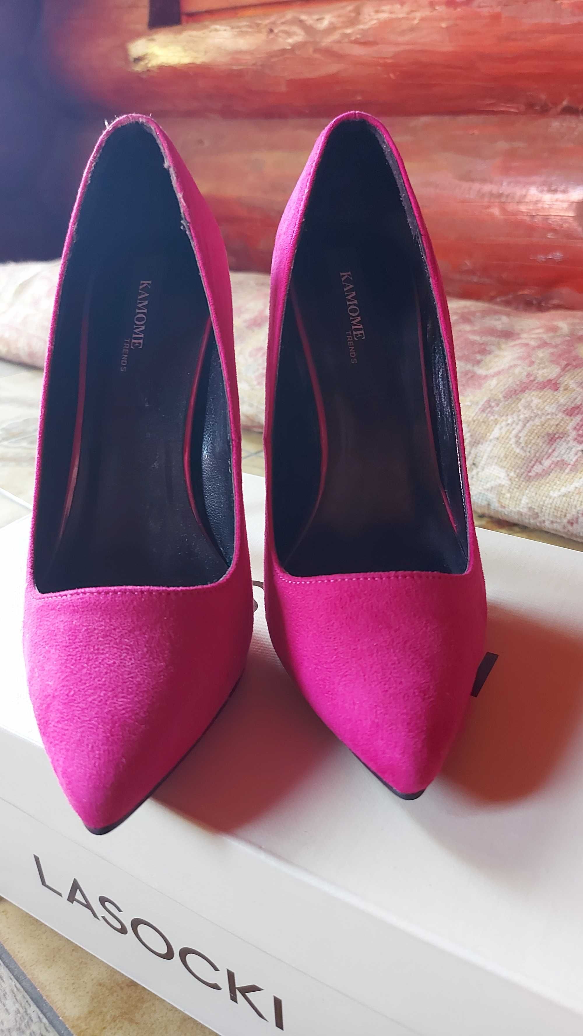 Pantofi fuxia nr 35 noi .