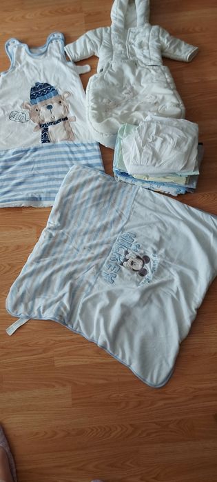 Vând lot hainute 0-3 luni