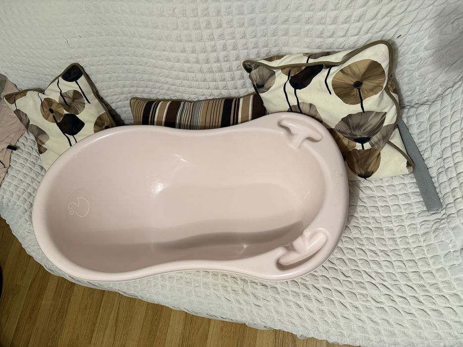 Cada roz bebe cu stand + termometru + suport bebe
