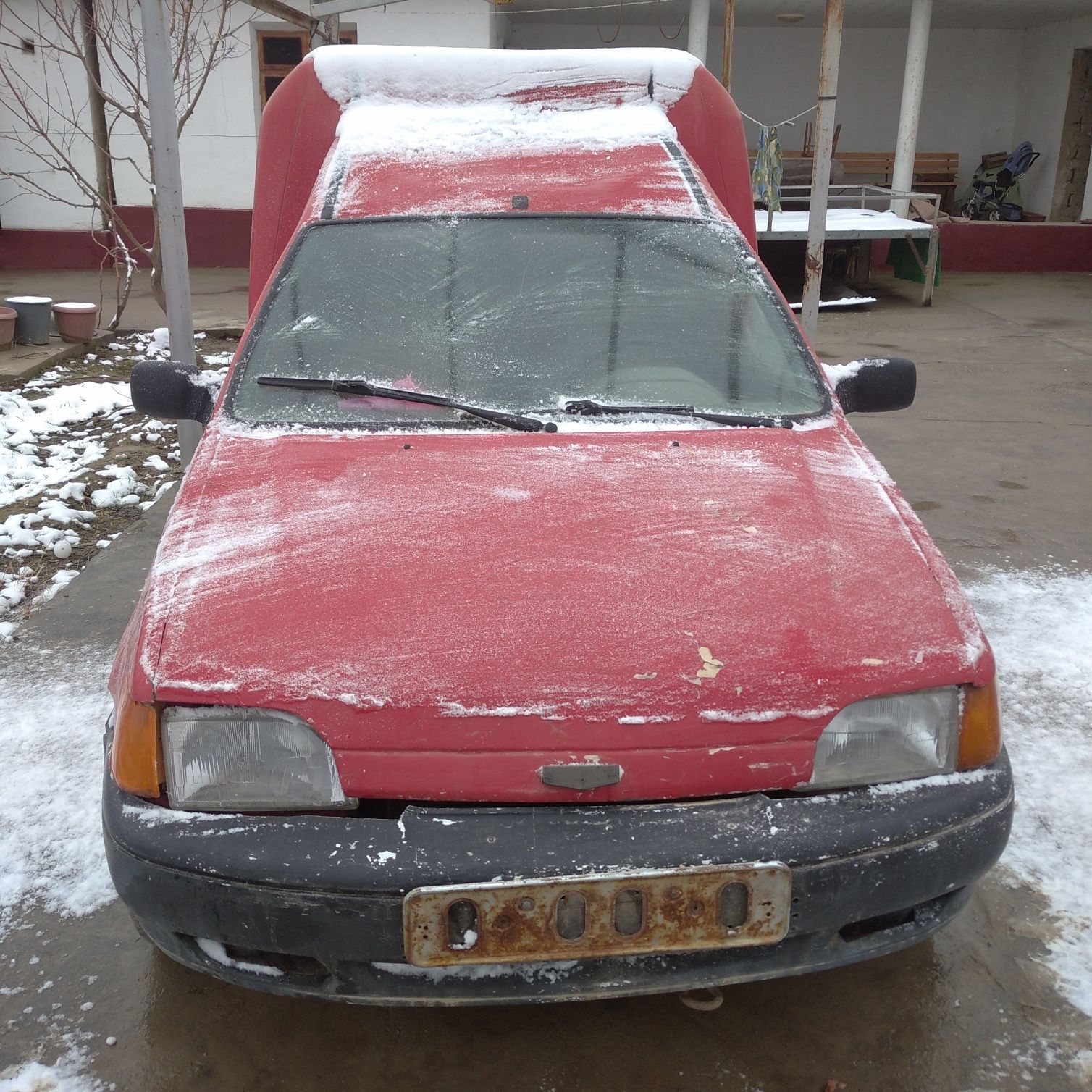 Ford kurer 1993 yil