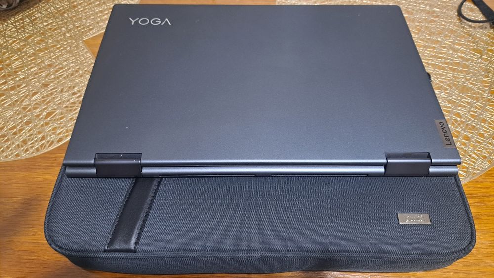 Vînd laptop Lenovo Yoga 7i