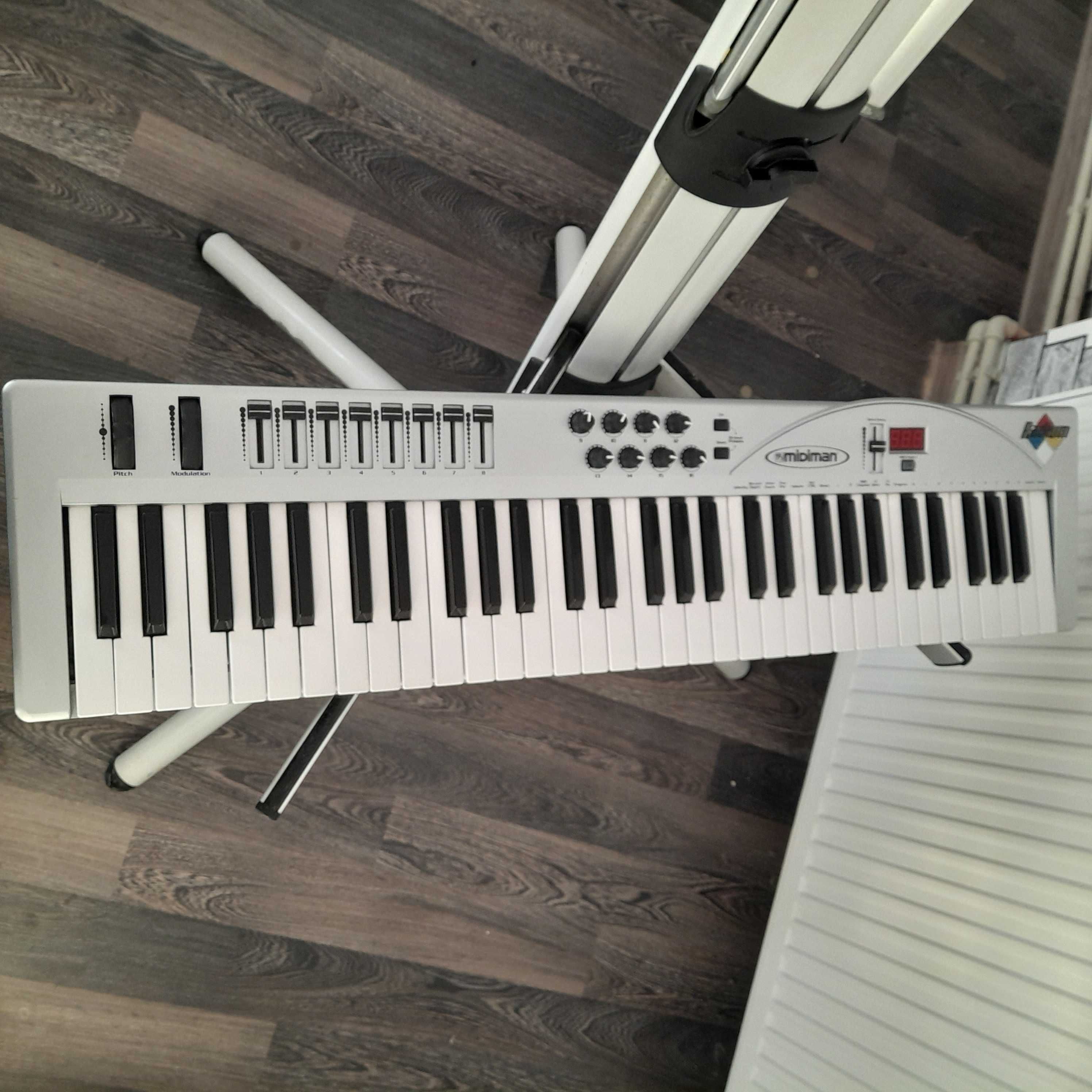 Korg продавам М-audio миди клавиатура 250лв Корг