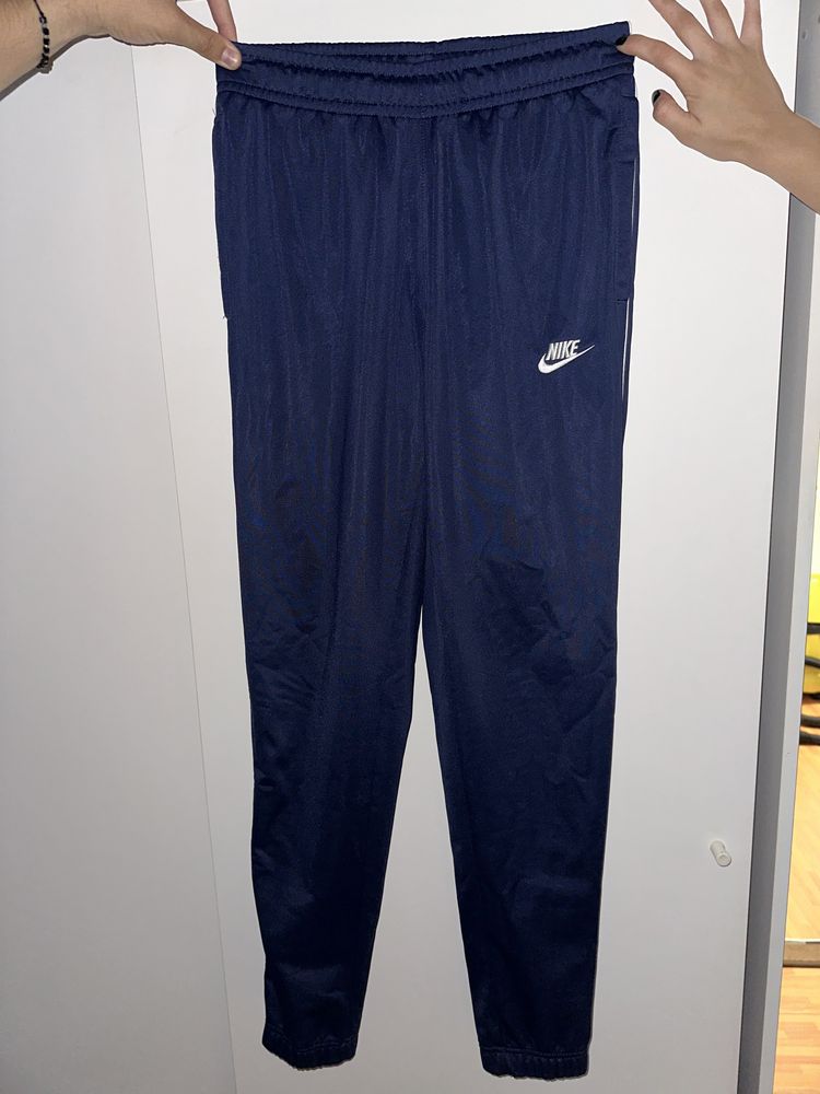 Vand pantaloni trening Nike-nou fara eticheta