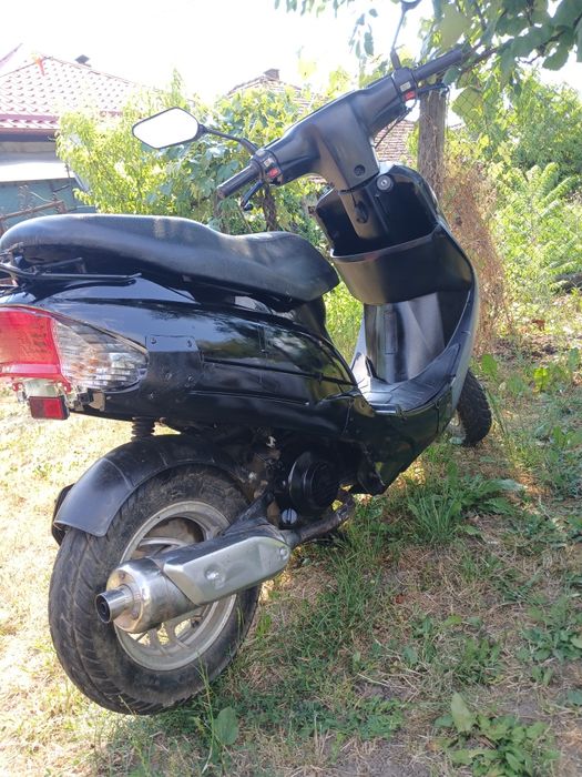 Vând scuter în 4 timpi motor de 80cc cu acte