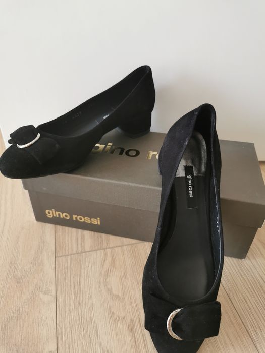 Нови велурени обувки 36 номер