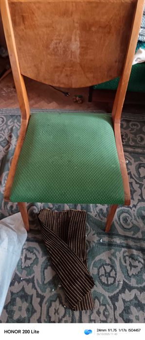 Дървена маса със 6 стола