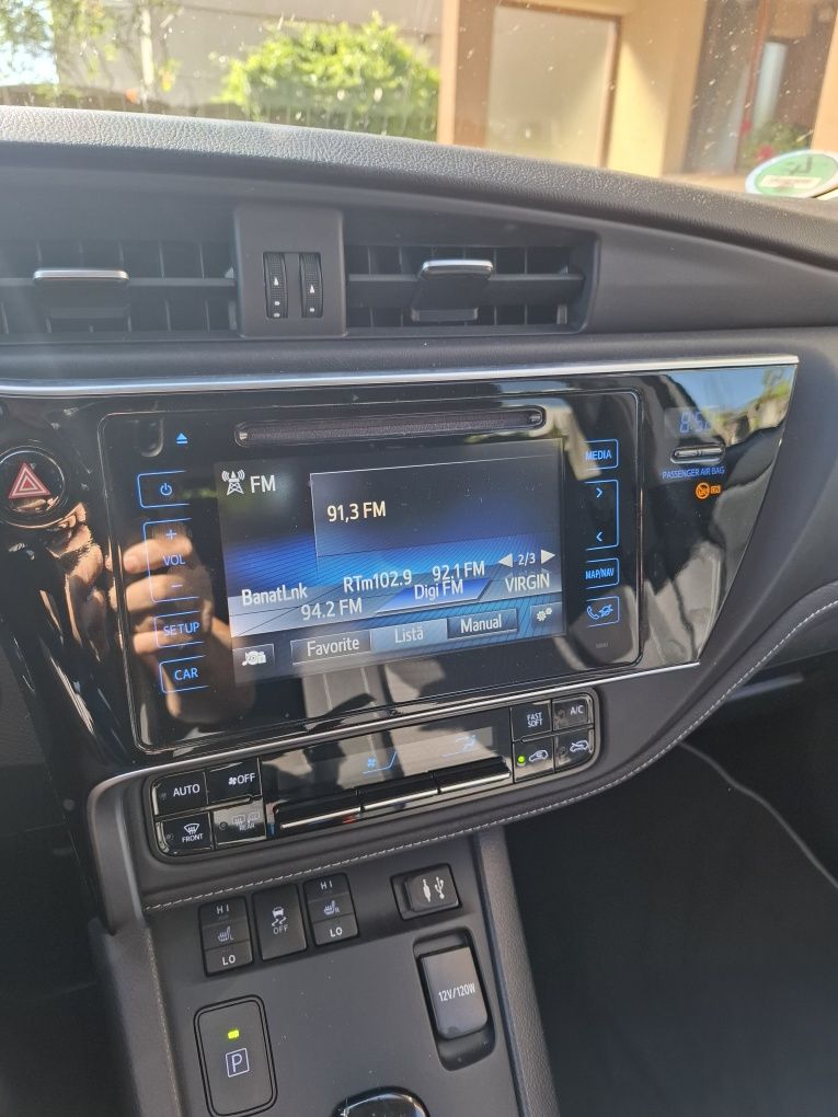 Vînd Toyota auris Touring Sports 1,8 hibrid automat 2018