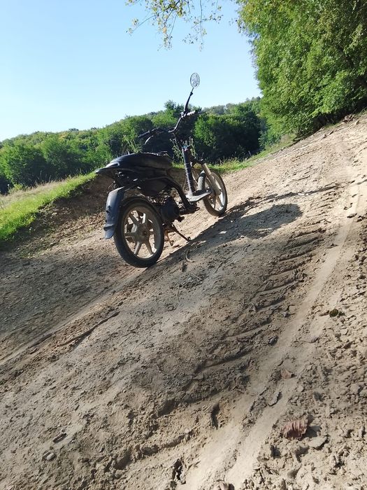 Vând scuter Piaggio free