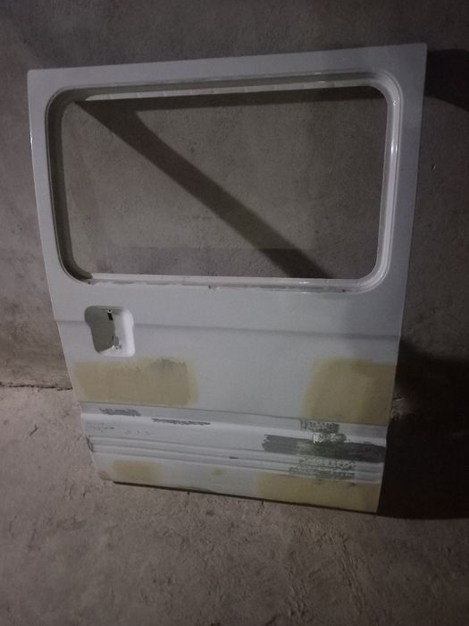 Damas orqa chap eshigi