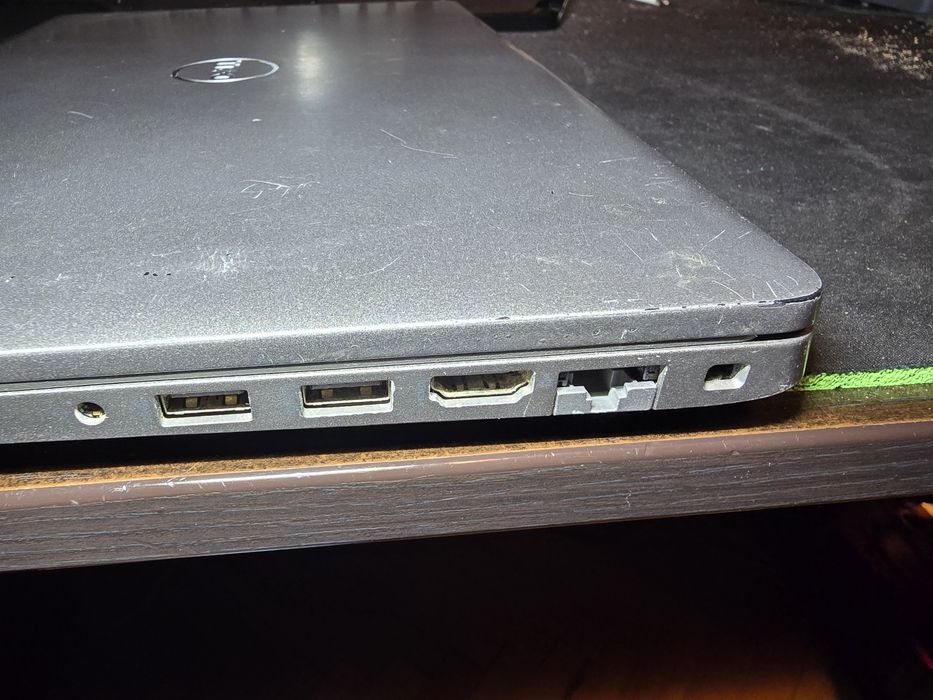 НЕРАБОТЕЩ Dell Latitude 5430 - Core i5-12th Gen - NO RAM - NO SSD