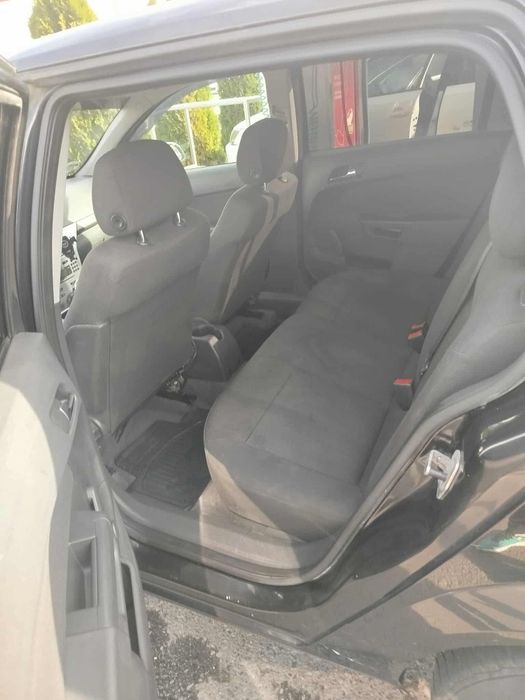 Vând mașina sau schimb