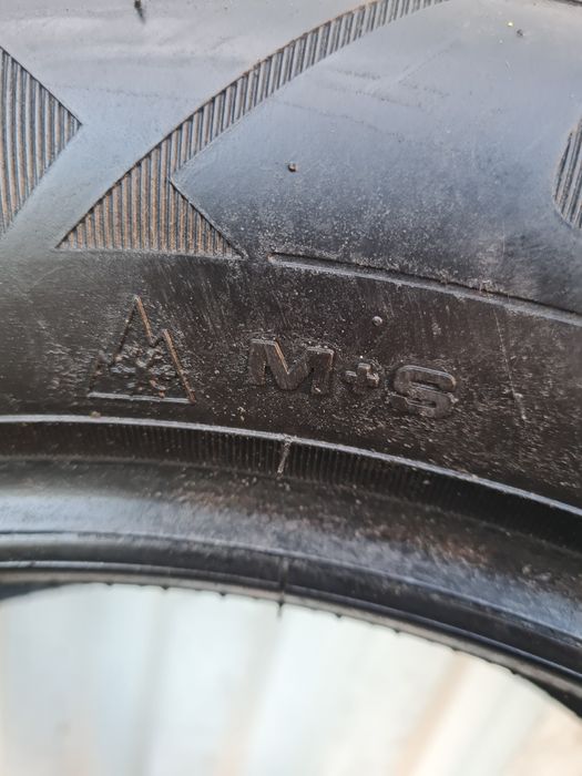2 Anvelope de iarna *205/60R16*Goodyear*LICHIDARE STOC*75 Lei Buc*