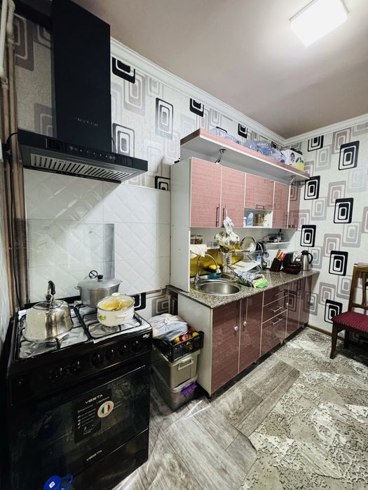 Шахар марказидан квартира сотилади