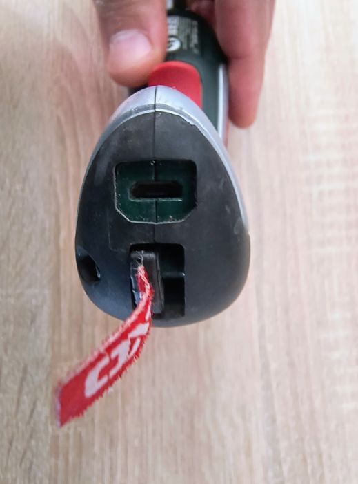 Продавам акумулаторна отвертка Bosch