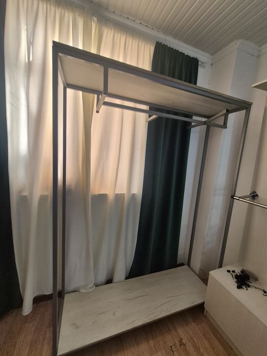 Продаётся мебель для продажи одежды