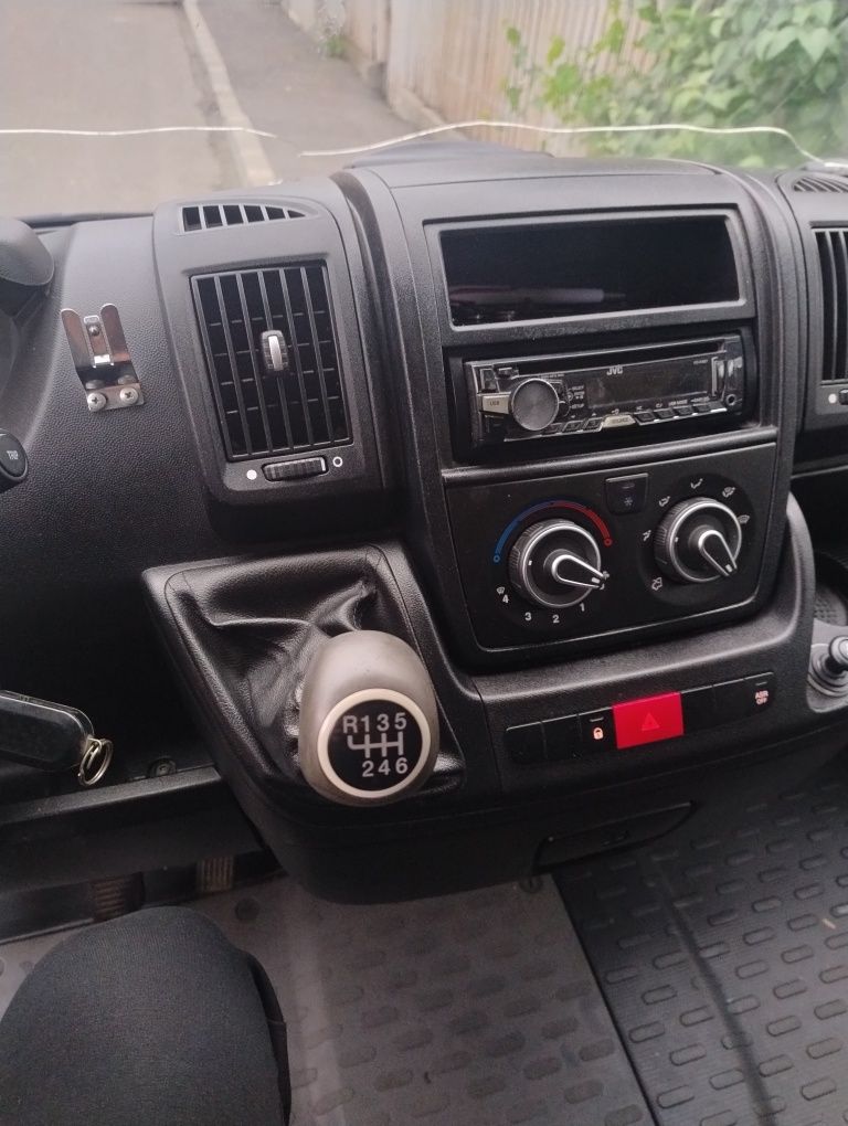 Vând Peugeot cu frig