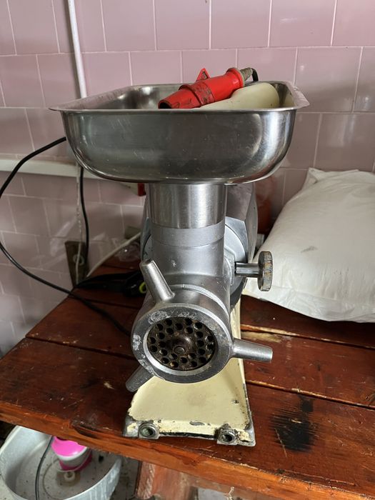 Vand 3 masini de tocat