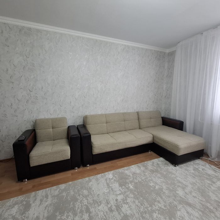 Продам угловой диван с креслом