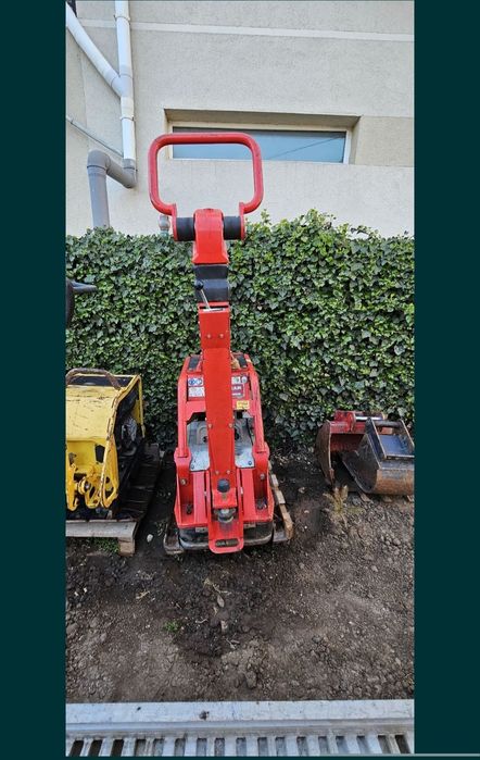 Inchiriere placa compactoare