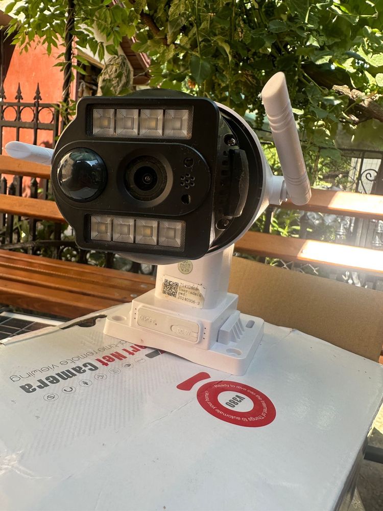 Vand camera supraveghere cu cartela si panou solar