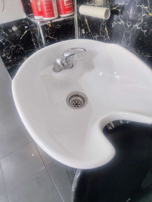 Vând chiuveta salon