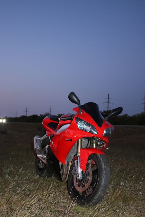 Продам мотоцикл Yamaha R1 2001г, 1000сс