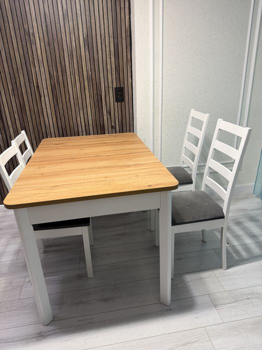 Продам стол 2,5 метров раздвижной.