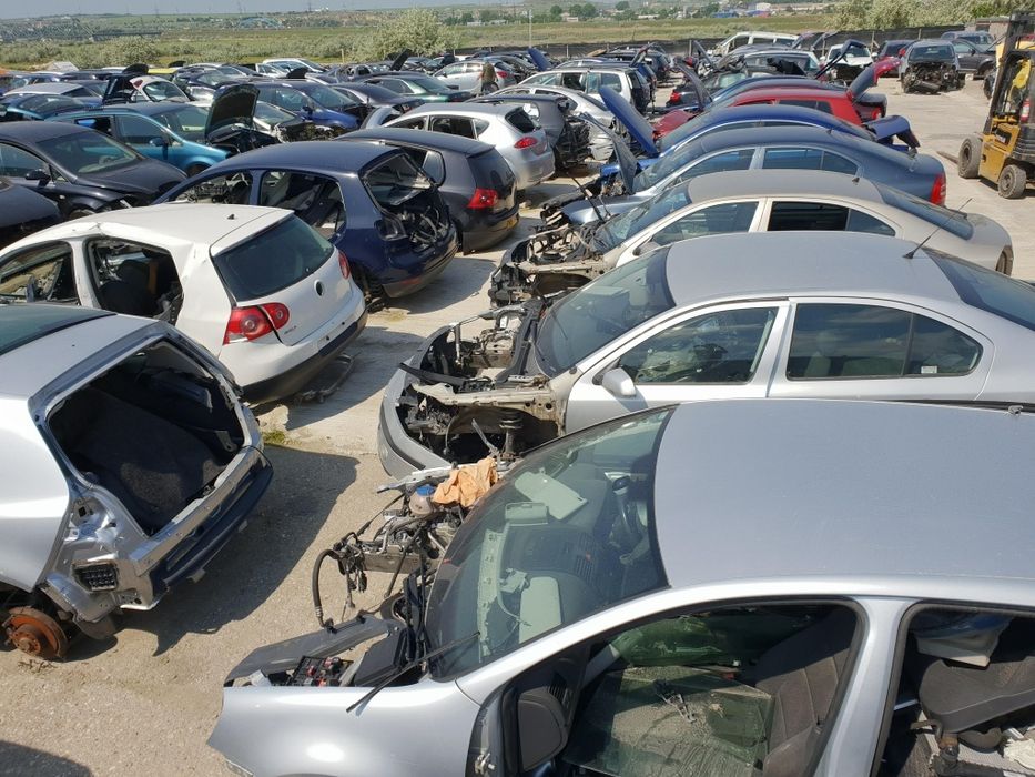Dezmembrezi Audi A6c6 și Mercedes cls w219