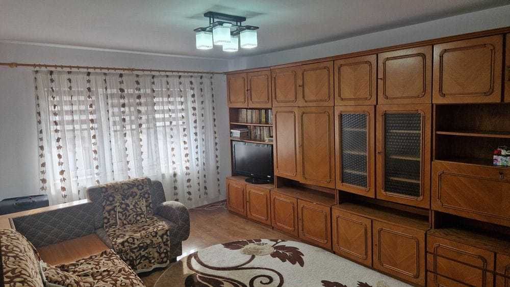 Apartament cu 3 camere decamandat de vanzare in Radauti