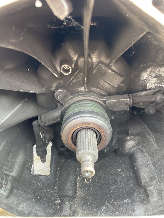 W204 C220  Скоростна Кутия Ръчна/Ръчка