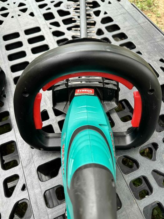 Masina de tuns gard viu Bosch AHS 55-20 LI, cu acumulator.