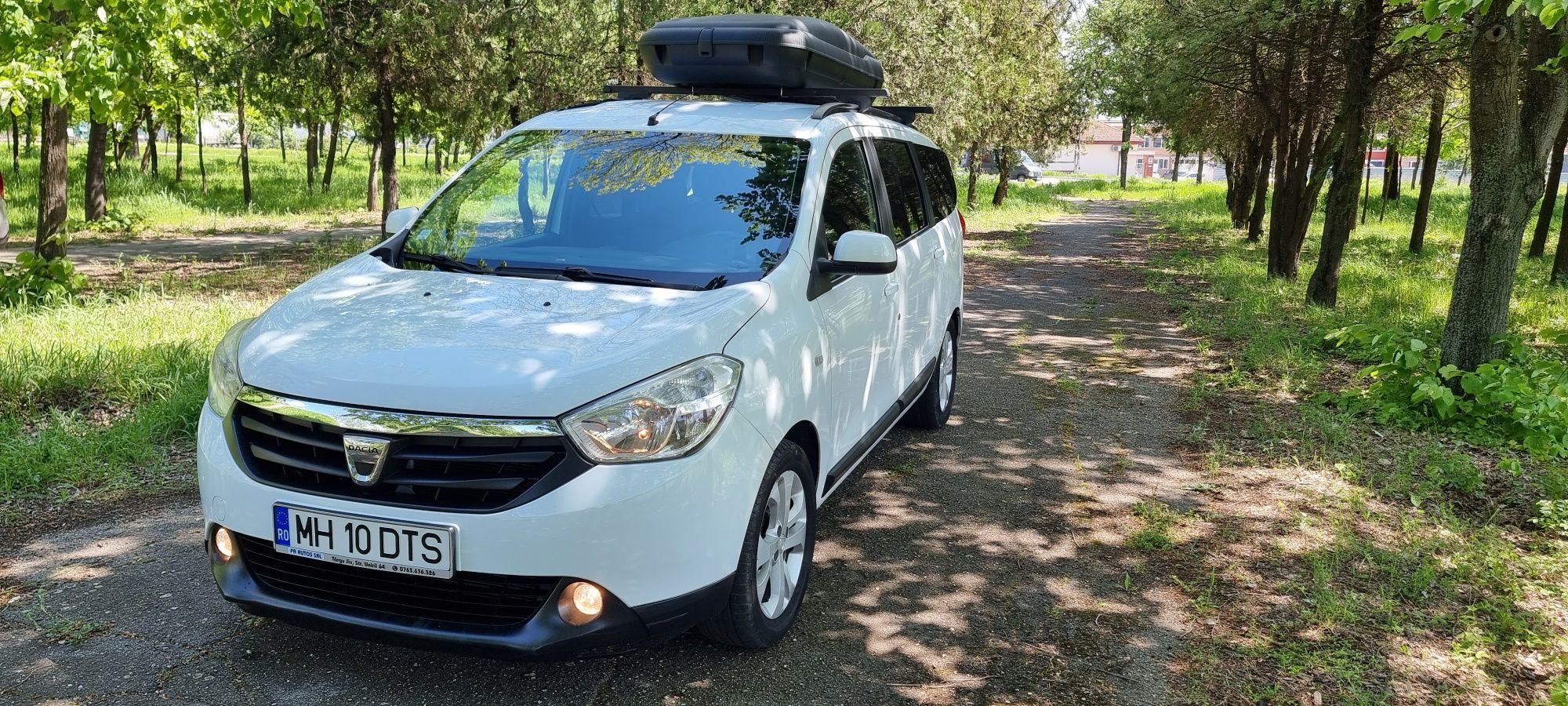 De închiriat: Autoturisme  cu 7 și 8 locuri , autorulote 4 și 5 locuri