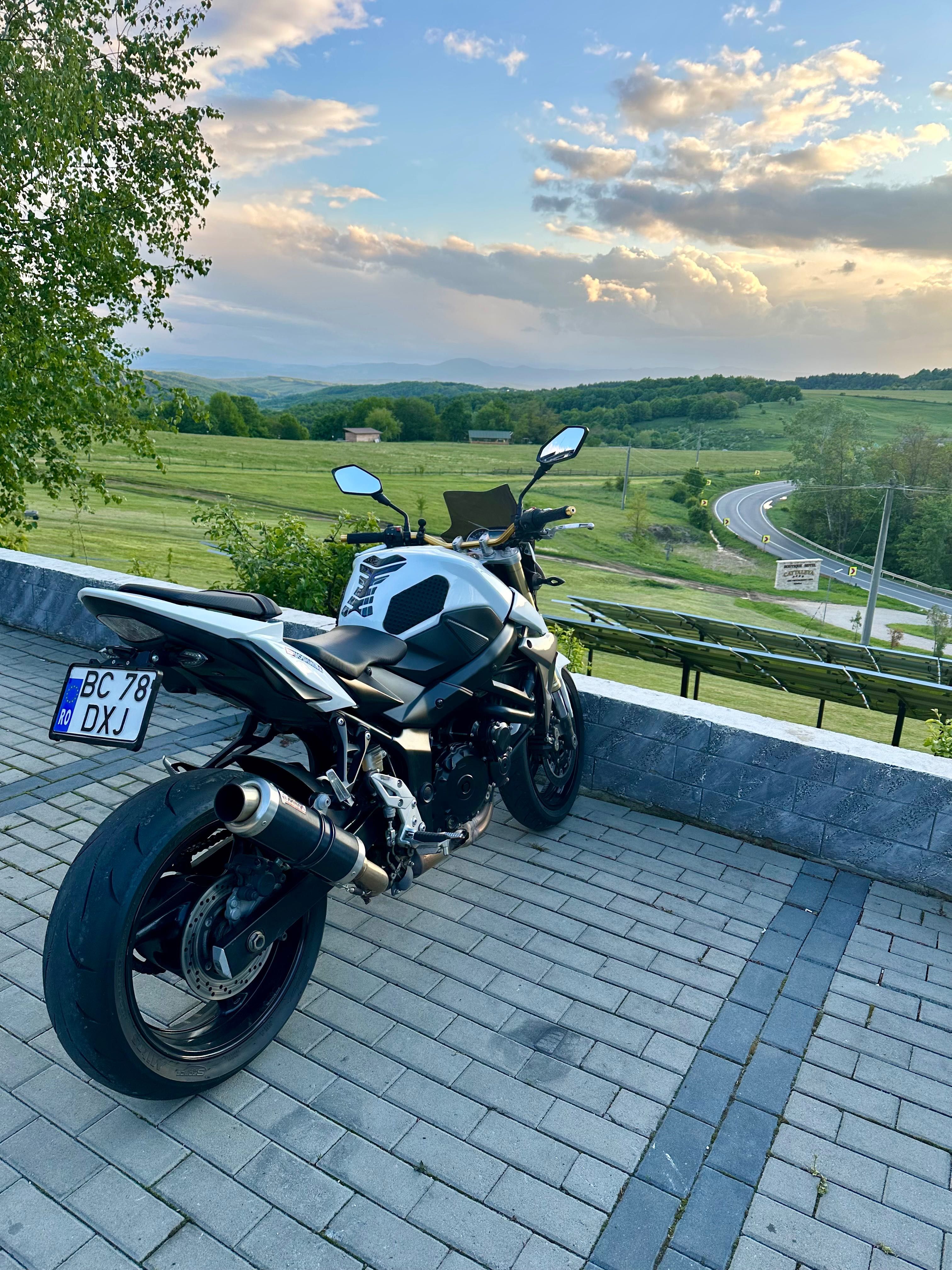Suzuki gsr750 2011