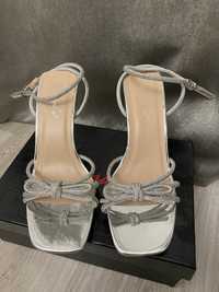 Sandale elegante cu pietre argintii