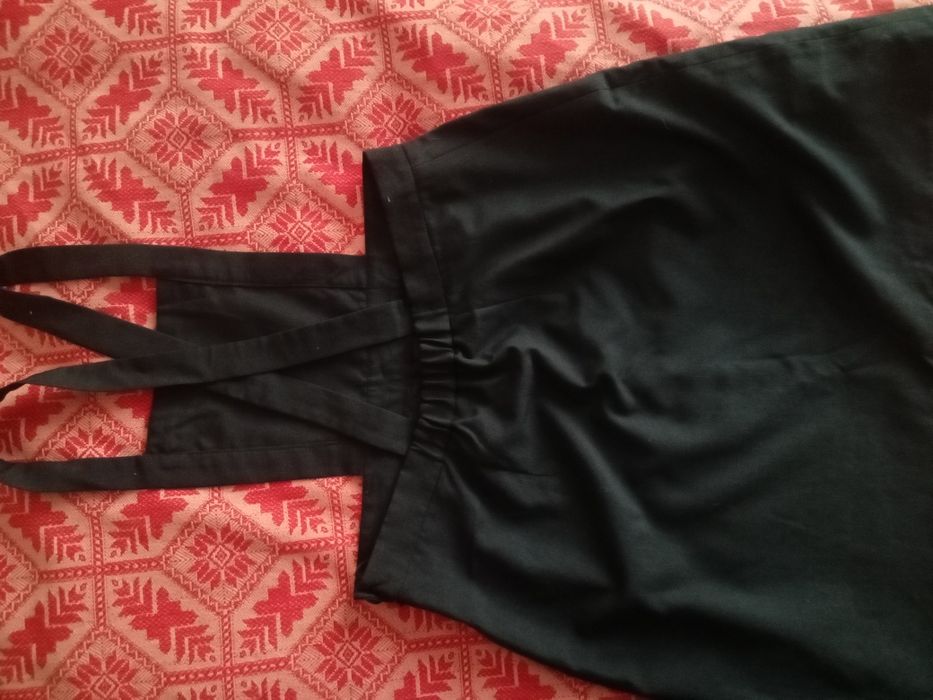 Продам  школьный осенний  темно синий  сарафан