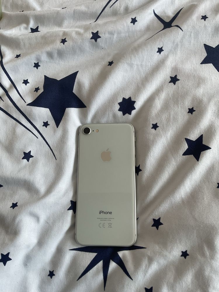 Vand iphone 8 64 GB