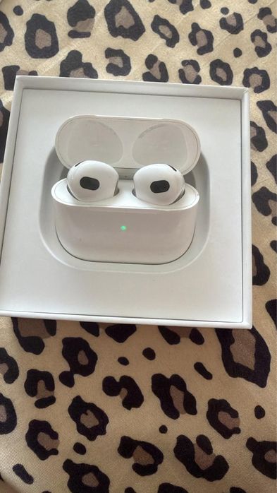 Casti AirPods 3 stare foarte buna!