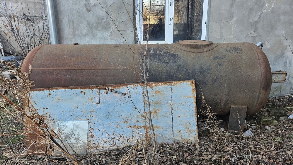 Железный бак тара